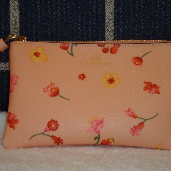 Coach Corner Zip Wristlet with Mystical Floral Print EXCELLENT CONDITION! - Picture 1 of 12